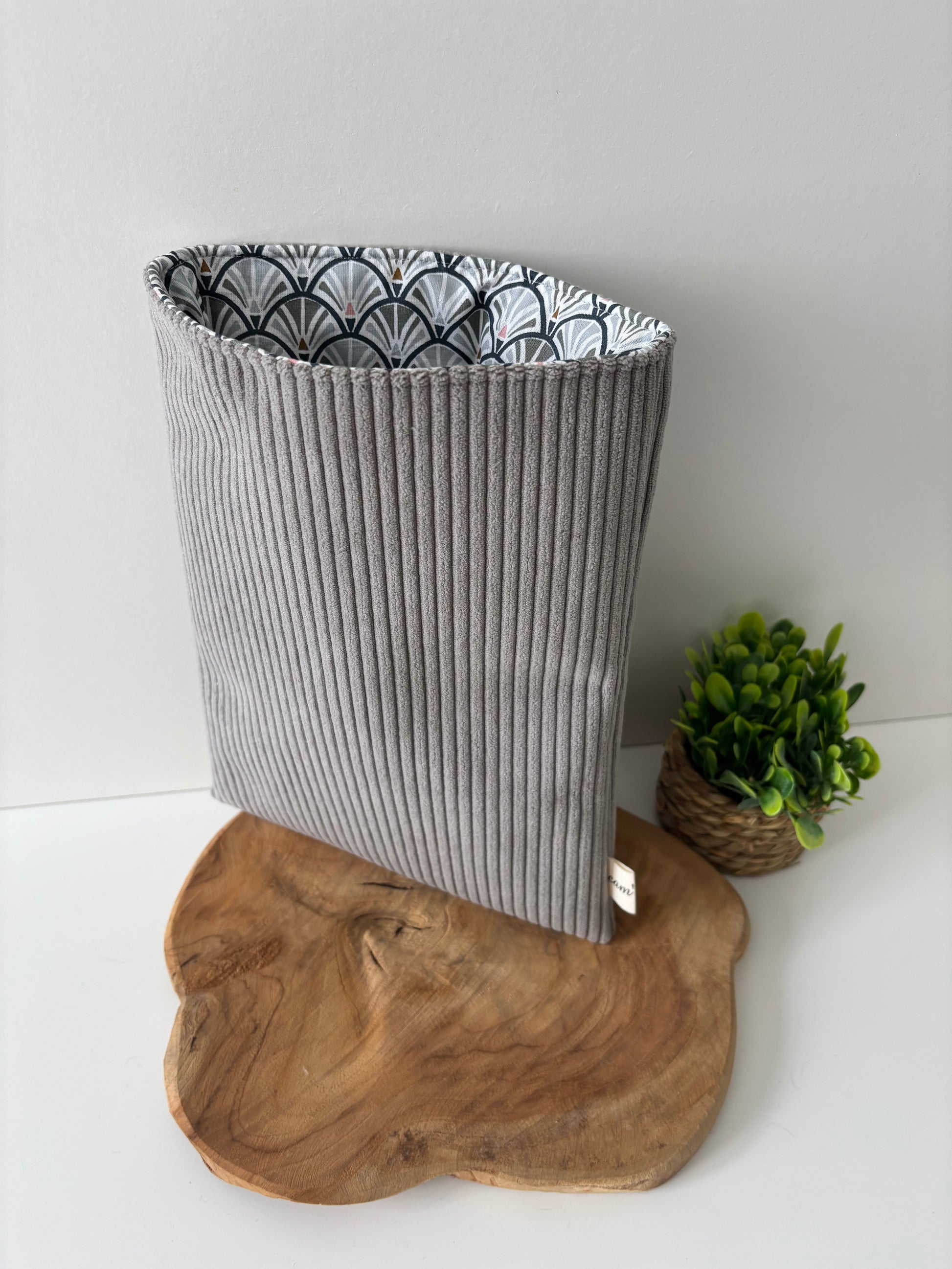 Pochette à livre en velours gris