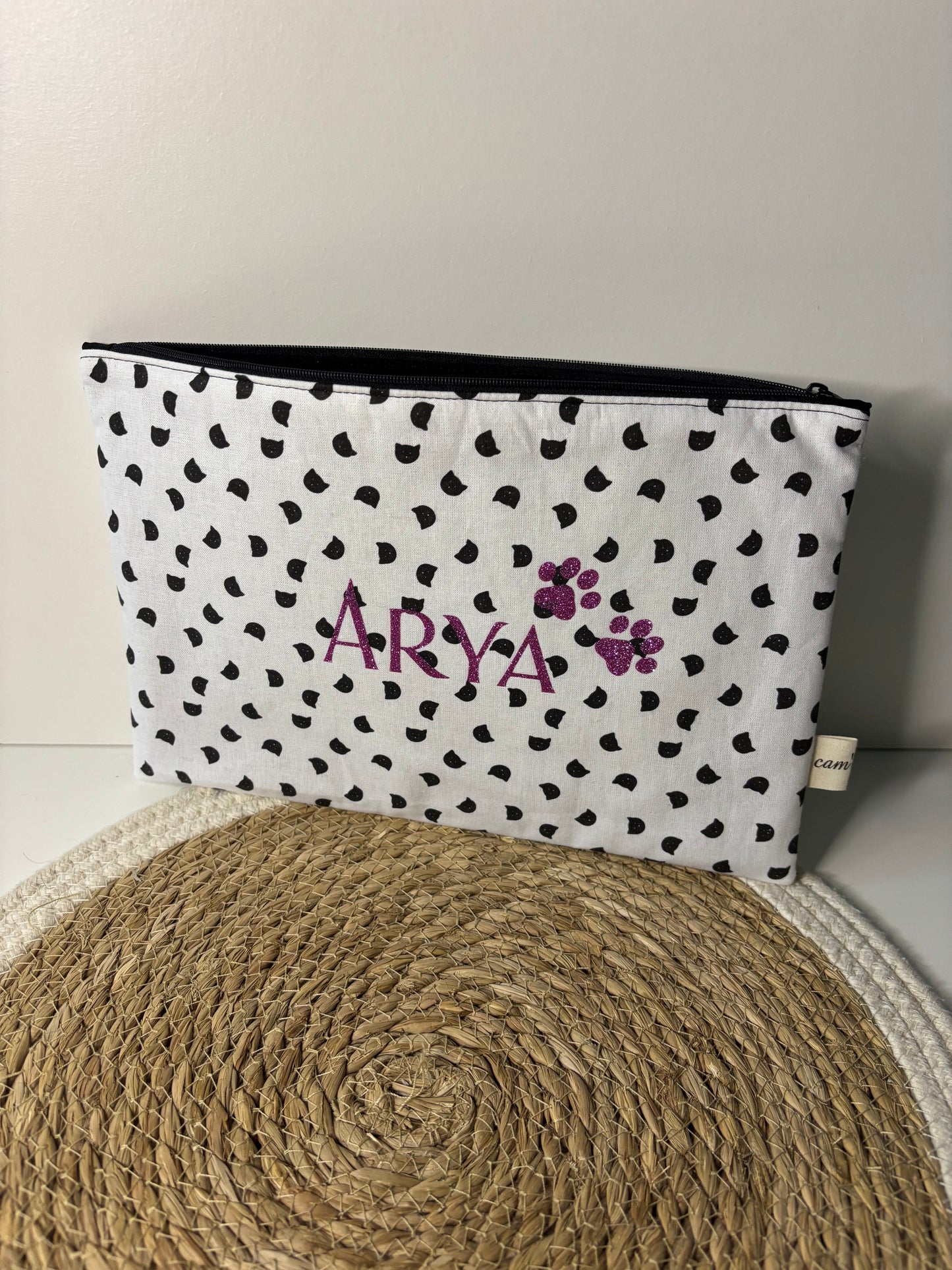 Protège carnet de santé pour animal avec tissu têtes de chats et personnalisation thermocollant
