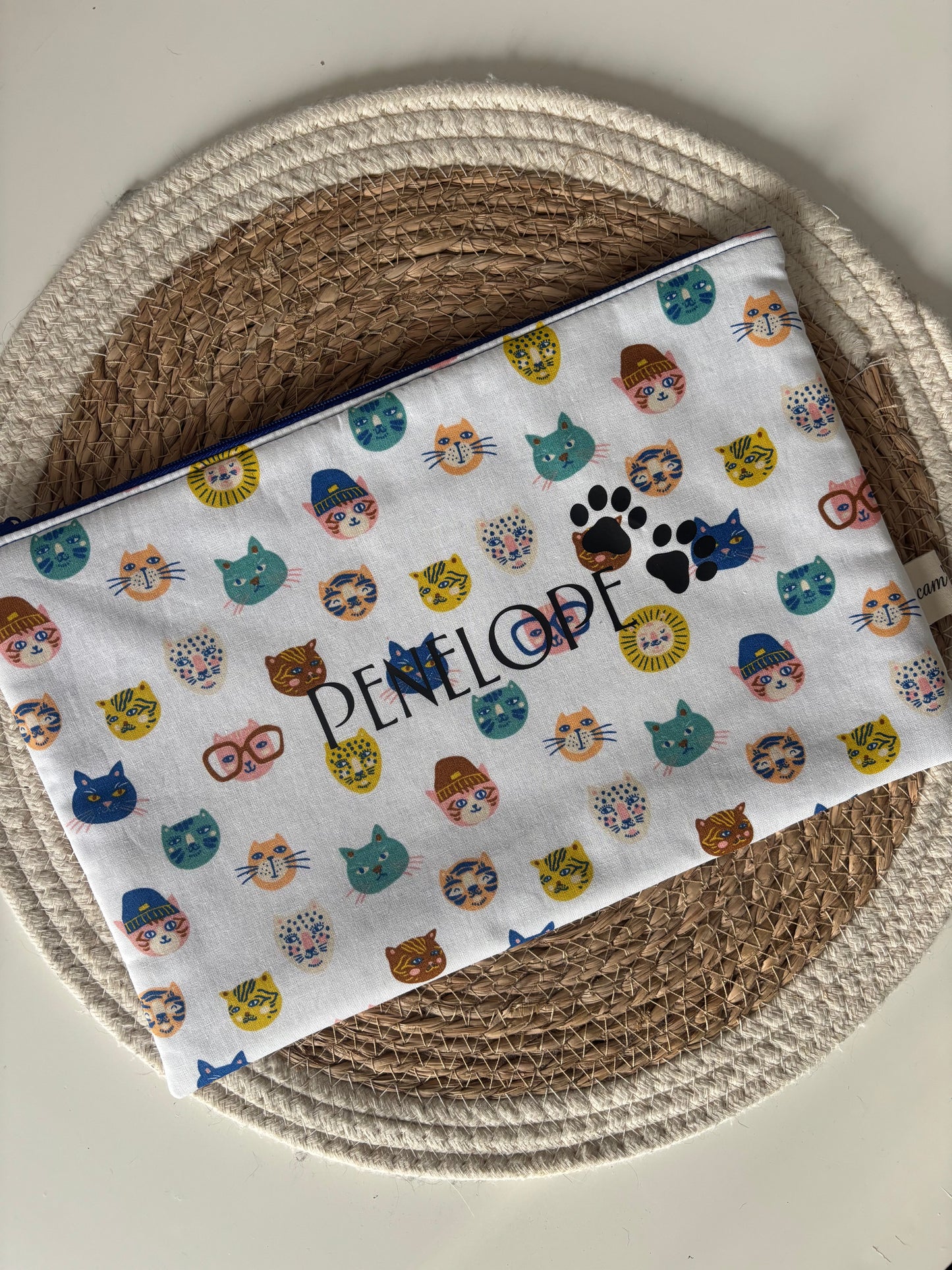 Protège carnet de santé pour animal avec tissu chats déguisés et personnalisation thermocollant