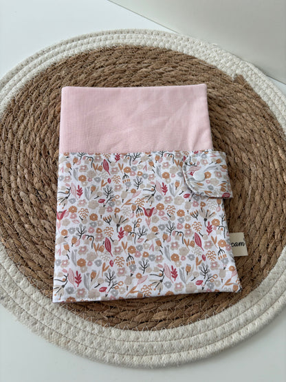 Protège carnet de santé unique, fait main en Bretagne.