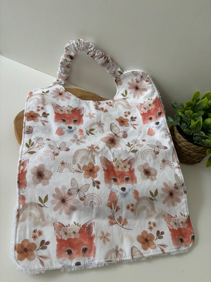 Bavoir maternelle élastiqué motif Renards rose – coton imprimé et bambou
