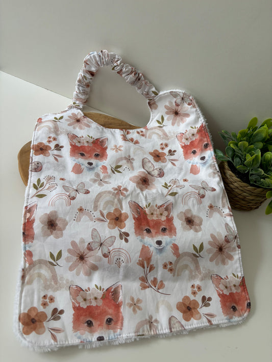 Bavoir maternelle élastiqué motif Renards rose – coton imprimé et bambou