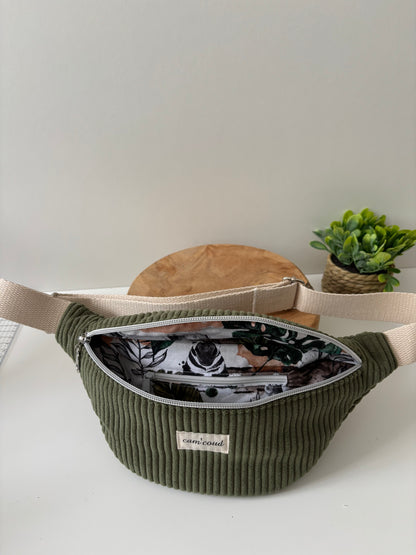 Sac banane enfant kaki motif savane verte – pratique et robuste